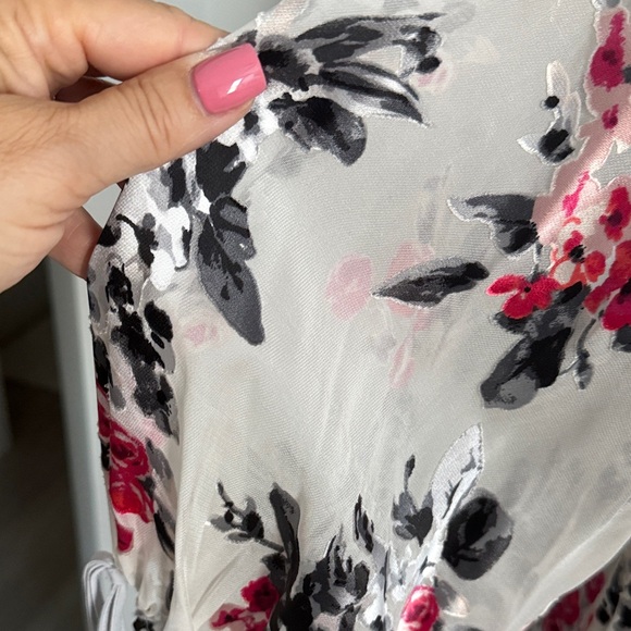 White House Blac Market Floral Off-Shoulder Women's Top - Picture 7 of 8